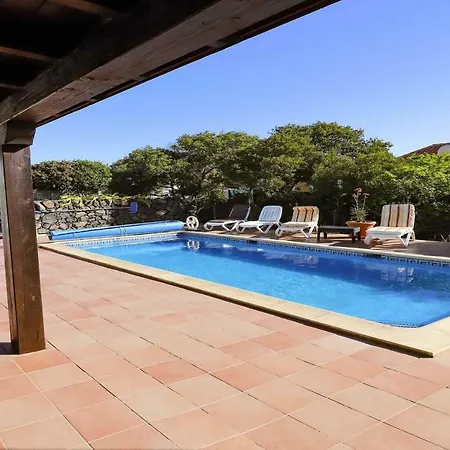 Villa Sleeps 8 Pool Wifi Lajares